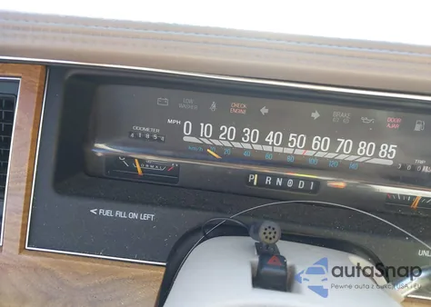 1991 Lincoln Town Car Executive z USA, uszkodzony, nr VIN 1LNCM81W2MY635517